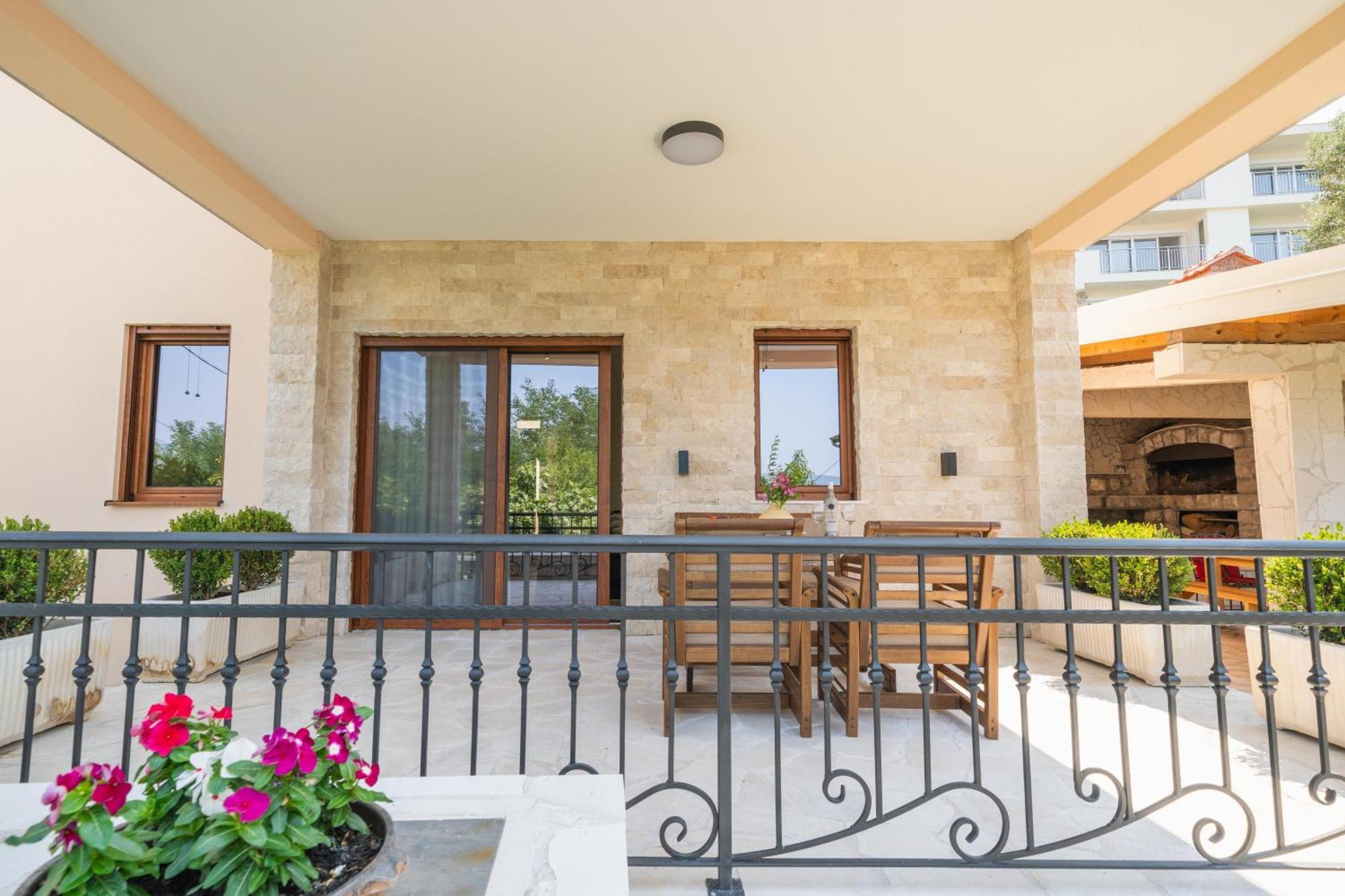 Bradasevic Tivat**** * Тиват