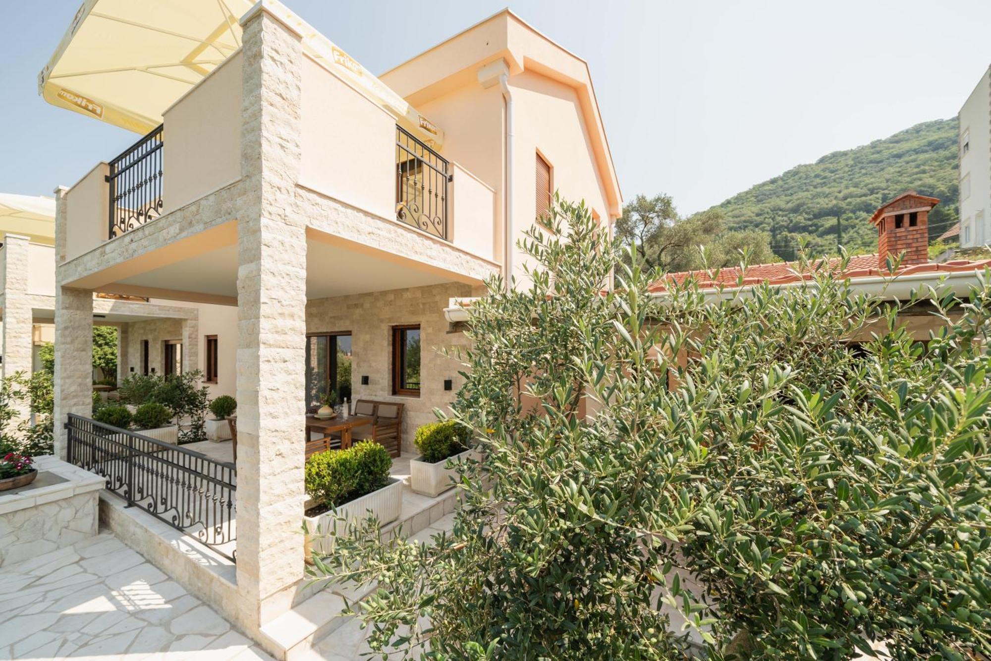 Апартаменти Bradasevic Tivat**** *