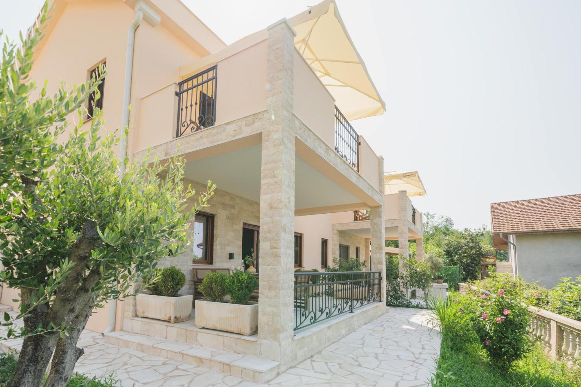 Апартаменти Bradasevic Tivat****