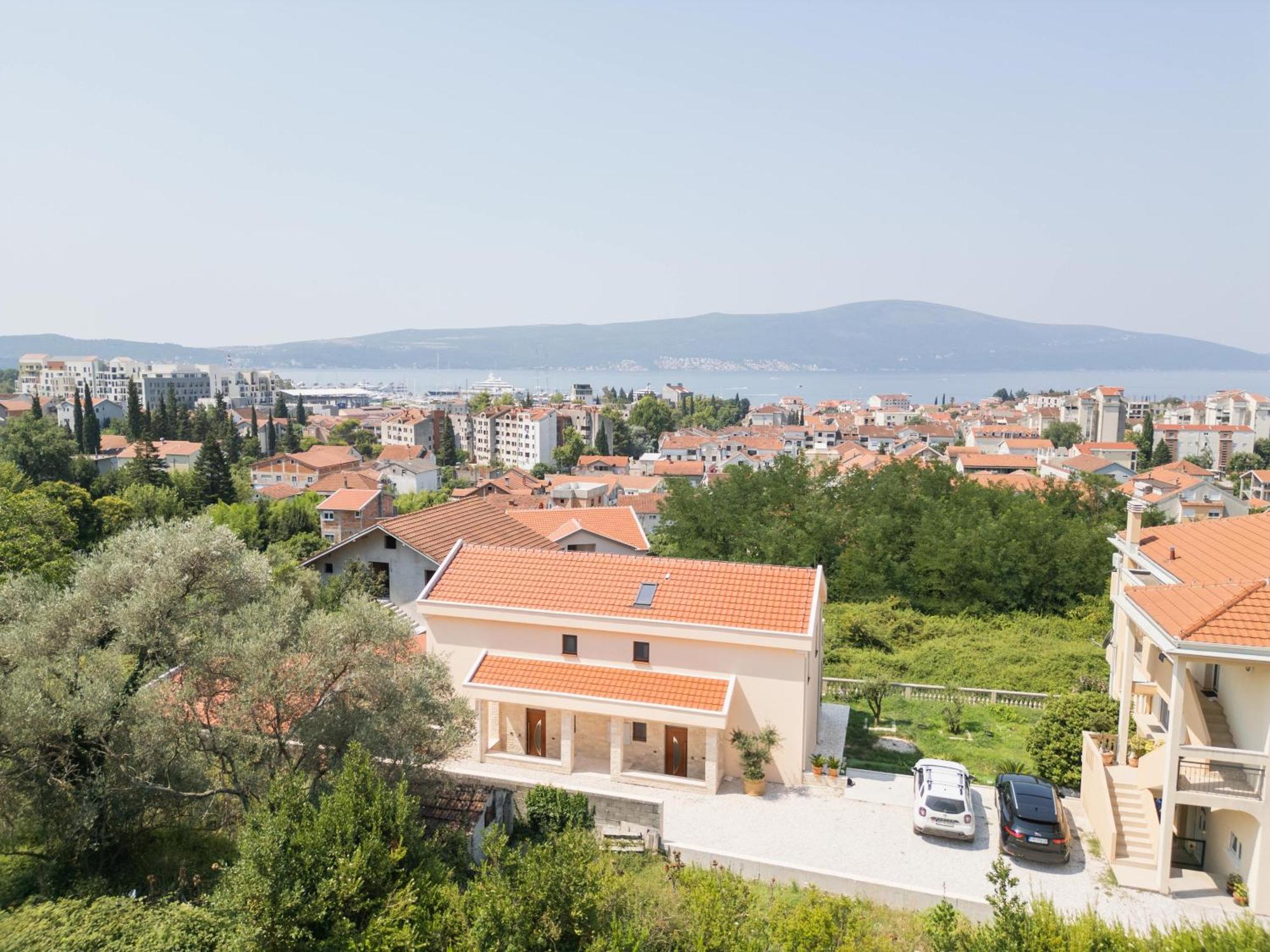 Bradasevic Tivat**** Апартаменти