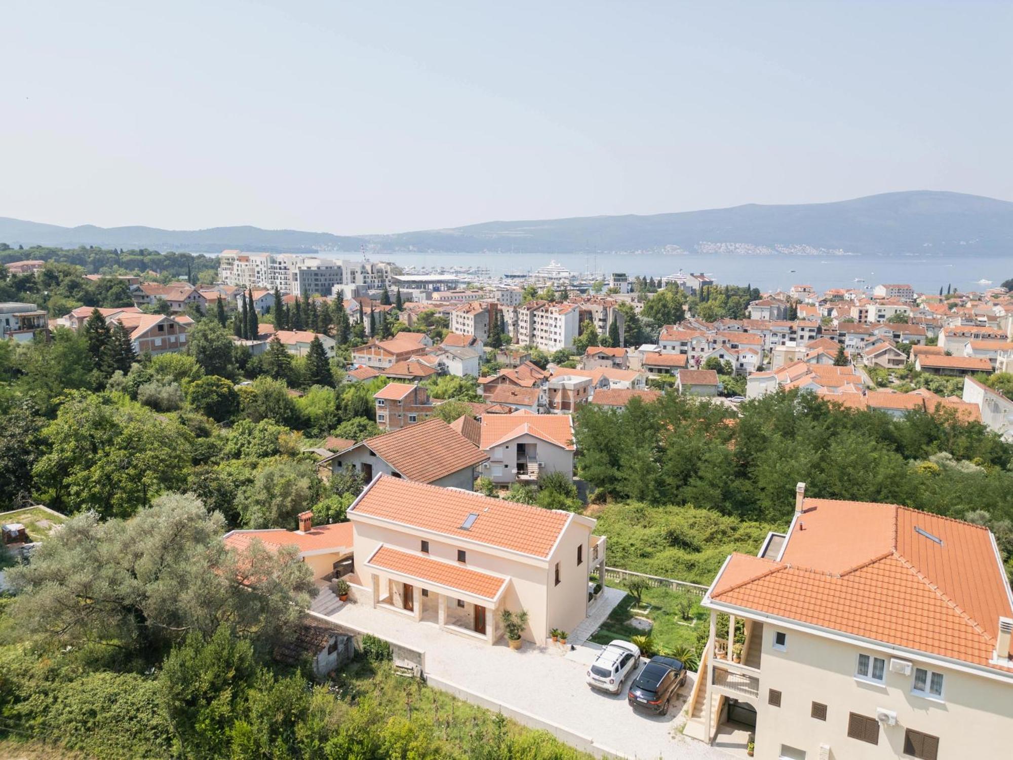 Апартаменти Bradasevic Tivat****