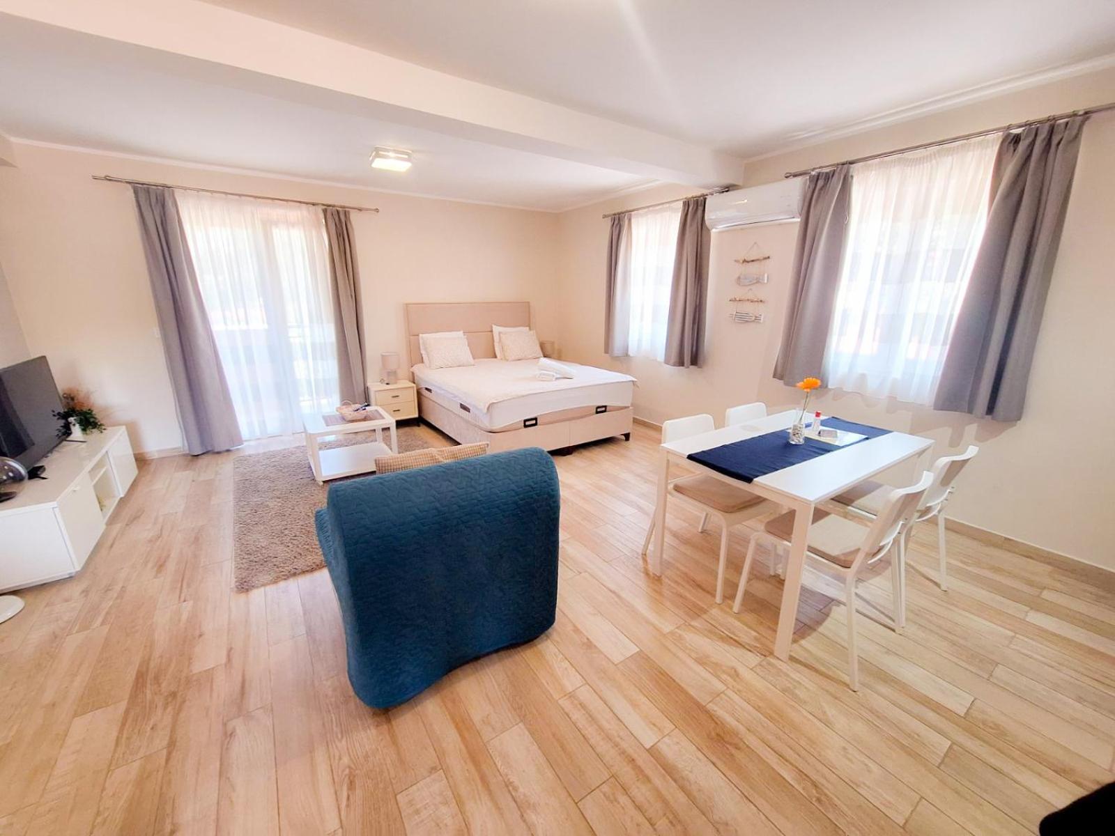 Bradasevic Tivat**** Тиват
